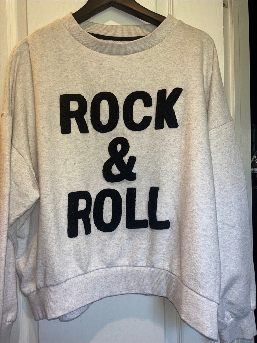 ROCK AND ROLL SWEATSHIRT WHITE WITH BLACK CHENILLE LETTERING
SIZE LARGE PRELOVED